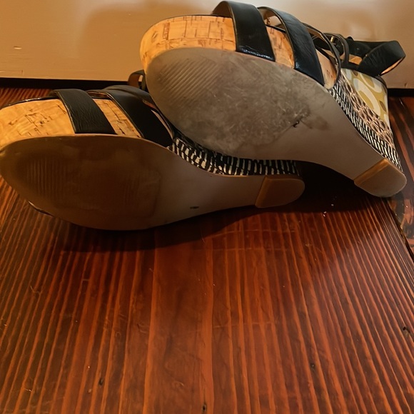 nine west size 8 wedges - Picture 4 of 4